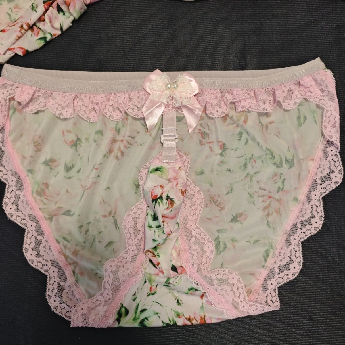 手作りの花柄、セクシーで可愛らしいメンズブリーフ。LGBQT - Embellish Knit のレビューと価格